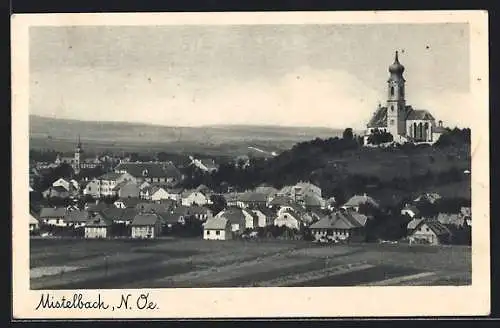 AK Mistelbach /N.-Oe., Ortsansicht mit der Kirche auf dem Hügel