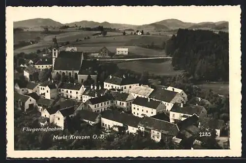 AK Kreuzen /O.-D., Ortsansicht mit der Kirche vom Flugzeug aus