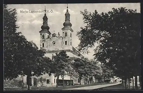 AK Maria-Lanzendorf /N.-Ö., Wegpartie an der Wallfahrtskirche