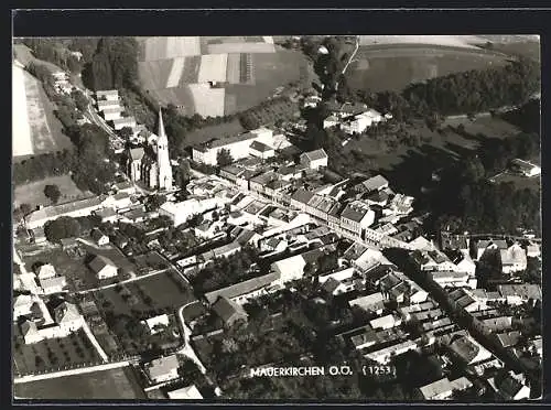AK Mauerkirchen /O.-Ö., Gesamtansicht nebst Anbaufeldern vom Flugzeug aus