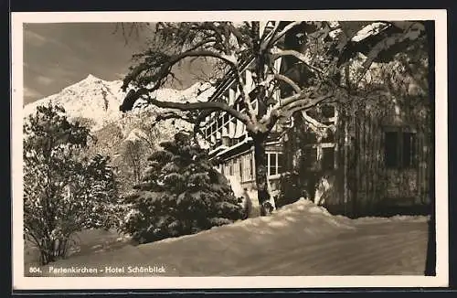 AK Partenkirchen, Hotel Schönblick mit Berggipfel im Winter
