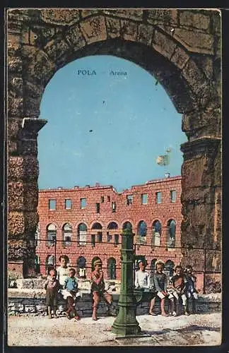 AK Pola, Arena, Kinder bei einem Brunnen