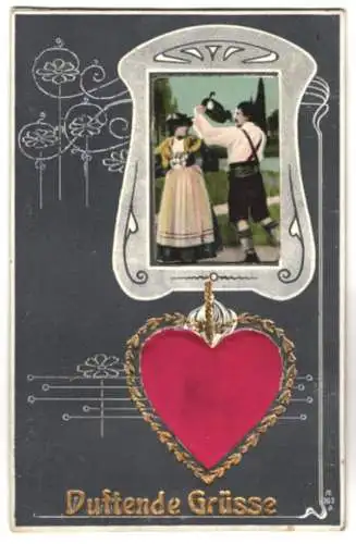 AK Junger Mann hebt grüssend den Hut hinter einem Rahmen, Herz aus Stoff