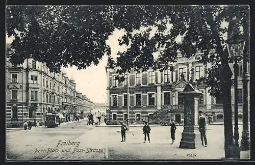 AK Freiberg / Sachsen, Postplatz und Poststrasse mit Wettersäule und Strassenbahn