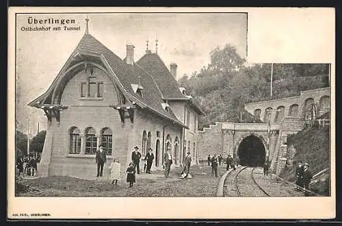 AK Überlingen / Bodensee, Passanten am Ostbahnhof mit Tunnel