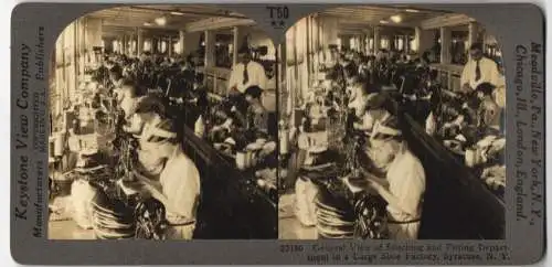 Stereo-Fotografie Keystone View, Meadville, Ansicht Syracuse / New York, Stiching & Fitting Department in Shoe Factory