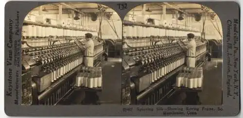 Stereo-Fotografie Keystone View, Meadville, Ansicht Manchester / Conn., Spinning Silk - Showing Roving Frame