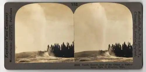 Stereo-Fotografie Keystone View Company, Meadville, Ansicht Yellowstone / Wyoming, Eruption of Castle Geyser
