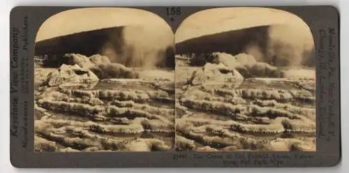 Stereo-Fotografie Keystone View Company, Meadville, Ansicht Yellowstone / Wyoming, Geyser Old Faithful