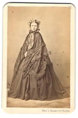 Fotografie L. Haase & Co., Berlin, Portrait Victoria von Grossbritannien & Irland, später Kaiserin Vicoria von Preussen