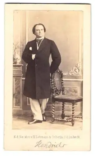 Fotografie H. Lehmann & Co., Berlin, Portrait Hermann Hendrichs, deutscher Schauspieler im Anzug