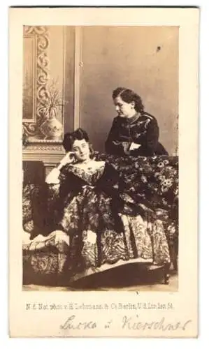 Fotografie H. Lehmann & Co., Berlin, Schauspielerin Marie Kirschner und Pauline Lucca (Günstling Otto v. Bismarck)