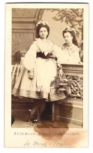 Fotografie H. Lehmann & Co., Berlin, Ballerina Frl. Kobisch & Frl. Treplin, in Bühnenkostümen, Ballett