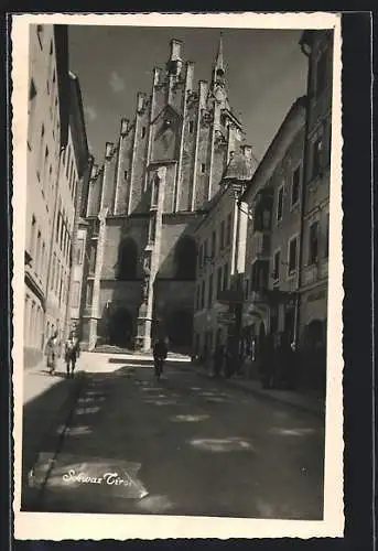 AK Schwaz /Tirol, Strassenpartie an der Kirche