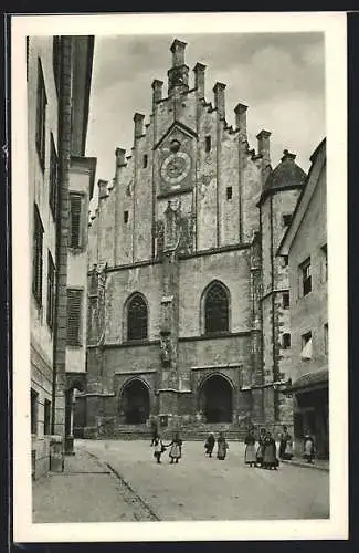 AK Schwaz /Tirol, Anwohner vor der Pfarrkirche
