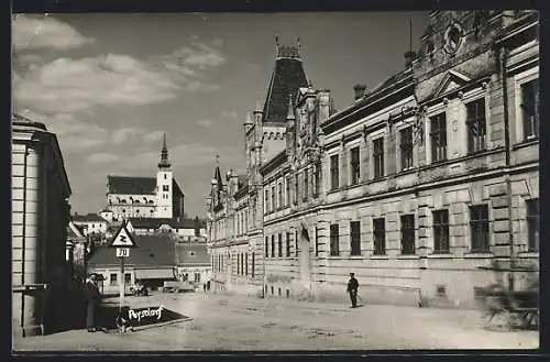 AK Poysdorf, Strassenpartie mit Kirche