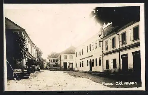 AK Riedau /O.-Ö., Ortspartie an der Bäckerei und Mehlhandlung Anton Hochhold