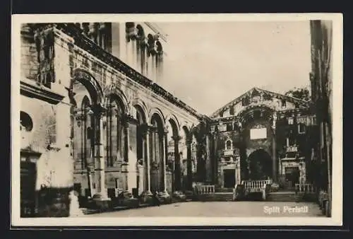 AK Split, Peristil