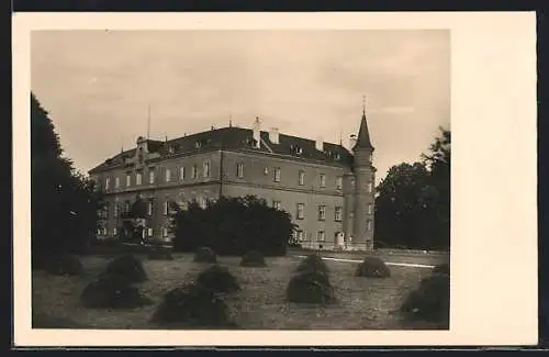 AK Hubertendorf, Bäuerliches Volksbildungsheim und Gartenüartie