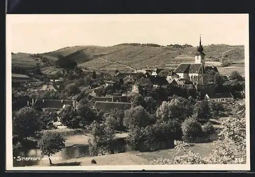 AK Stiefern am Kamp, Ortsansicht mit der Kirche