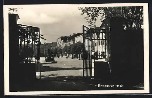 AK Eferding /O.-Ö., Strassenpartie mit Tor
