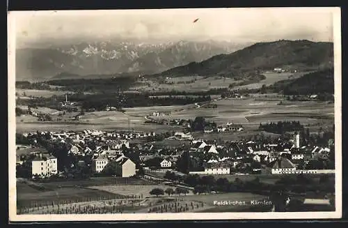 AK Feldkirchen /Kärnten, Ortsansicht mit Blick auf die Alpen