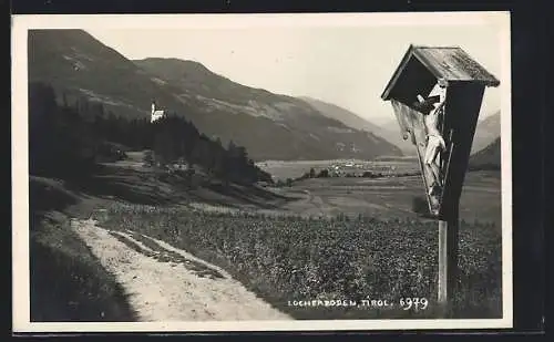 AK Mötz, Locherboden, Weg mit Marterl und Blick zum Ort