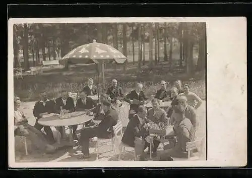Foto-AK Herren beim Schach im Park
