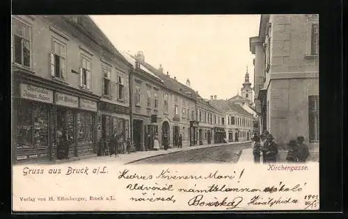 AK Bruckneudorf /Királyhida, Kirchengasse mit Papierhandlung und Blick zur Kirche