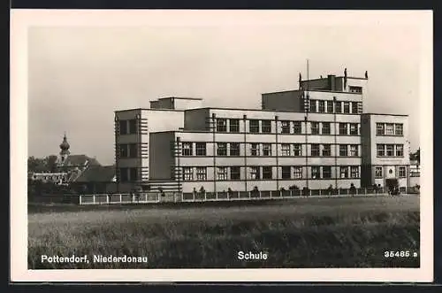 AK Pottendorf, Blick auf die Schule