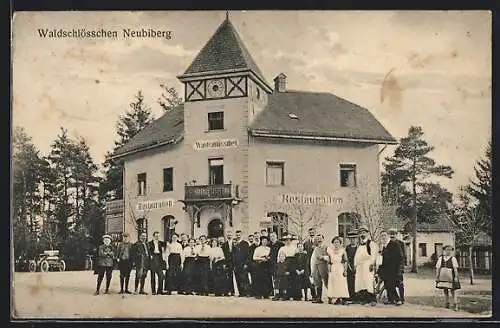 AK Neubiberg, Restaurant Waldschlösschen, die Arbeiterschaft davor