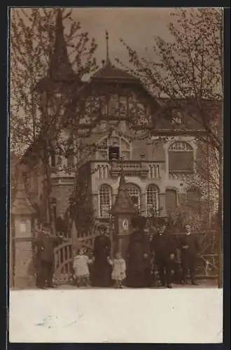 Foto-AK Berlin-Zehlendorf, Villa und Eigentümerfamilie, Burggrafenstrasse 6 jetzt Beuckestrasse