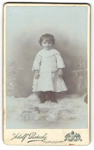 Fotografie Adolf Pistecky, Floridsdorf, Schlosshoferstr. 20, Kleines Kind in weisser Kleidung