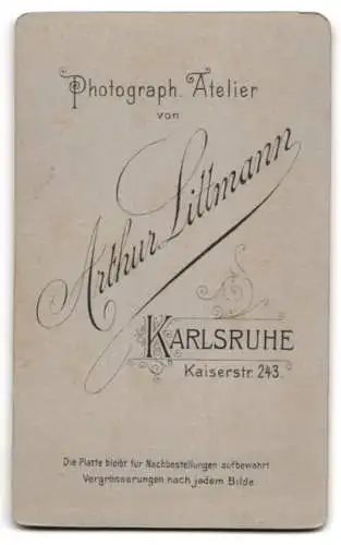 Fotografie Arthur Littmann, Karlsruhe, Kaiserstr. 243, Bürgerliche Dame im Kleid