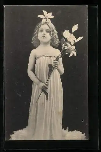 AK Mädchen mit Blumen