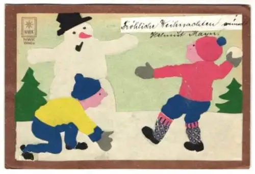 AK Jungs bewerfen einen Schneemann mit Schneebällen