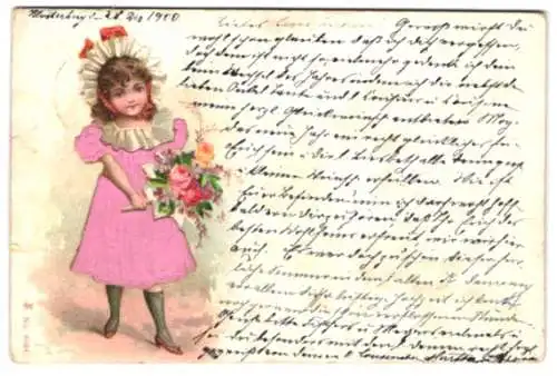 Stoff-Präge-AK Kleines Mädchen mit Blumen im Kleid aus Stoff