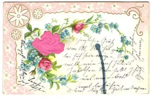 Stoff-Präge-AK Blumenarrangement aus Rosen und Vergissmeinnicht, eine Rosenblüte aus Stoff