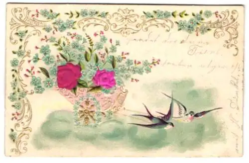 Stoff-Präge-AK Zwei Schwalben ziehen eine Blumenkutsche, zwei Rosen aus Stoff