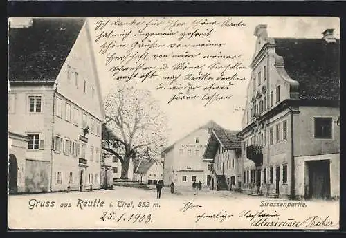 AK Reutte i. Tirol, Strassenpartie mit Gasthof