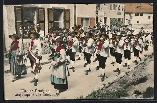 AK Brixlegg, Musikkapelle in Tiroler Trachten