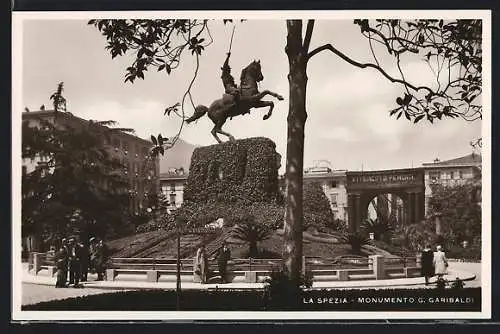 AK La Spezia, Monumento G. Garibaldi, Reiterstandbild