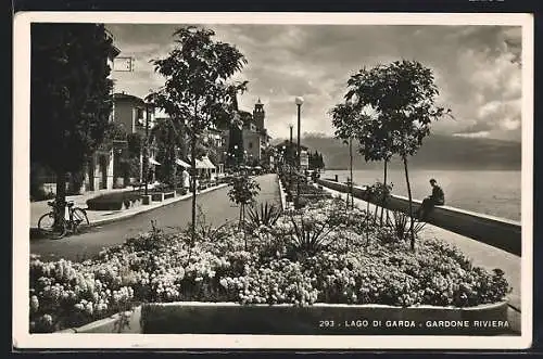 AK Gardone Riviera /Lago di Garda, strada al Lago
