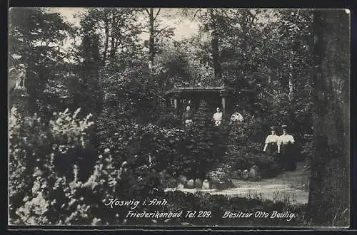 AK Coswig / Anhalt, Friederikenbad Otto Beulig, Gartenansicht mit Pavillon und Damen