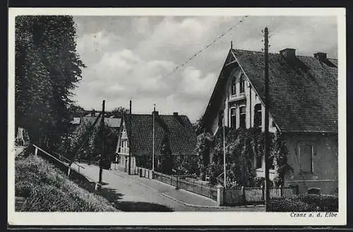 AK Hamburg-Cranz, Ortspartie an einer Strasse