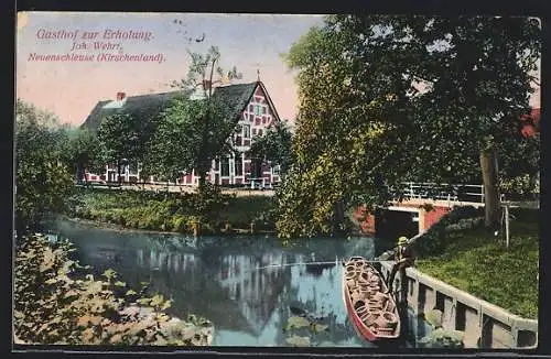 AK Neuenschleuse /Kirschenland, Der Gasthof zur Erholung am Fluss, Kahn voller Körbe