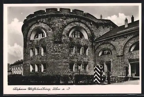 AK Ulm a. D., Kaserne Wilhelmsburg, Eingang mit Wachthäuschen