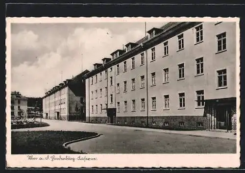 AK Ulm a. D., Hindenburg-Kaserne, Gebäude um den Hof