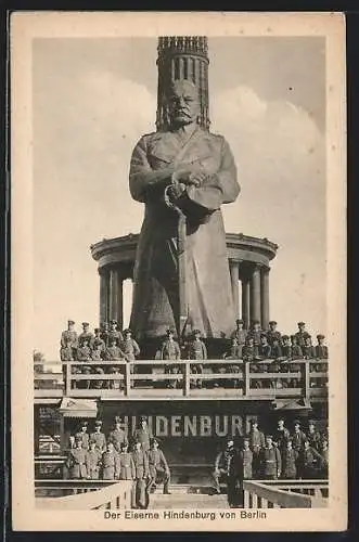 AK Berlin, Gruppenbild Soldaten am Eisernen Hindenburg vor der Siegessäule, Kriegsnagelung, Kriegshilfe