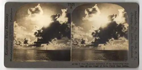 Stereo-Fotografie Keystone View Company, Meadville, Ansicht Java / Dutch East India, Sunrise off the Coast